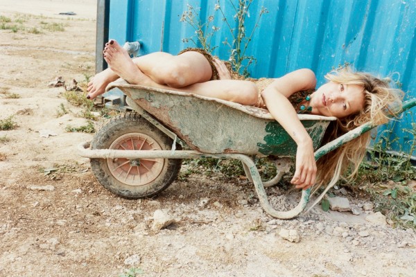 Kate-Moss-No.12-Gloucestershire-2010_e