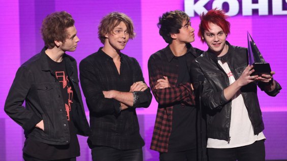 5_Seconds_of_Summer_Onstage_AMAs_0