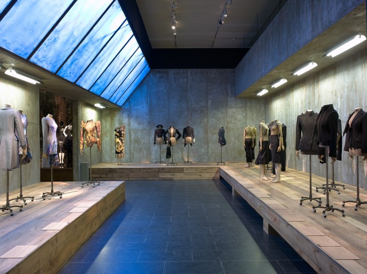 Alexander_McQueen_Savage_Beauty_03-721x540