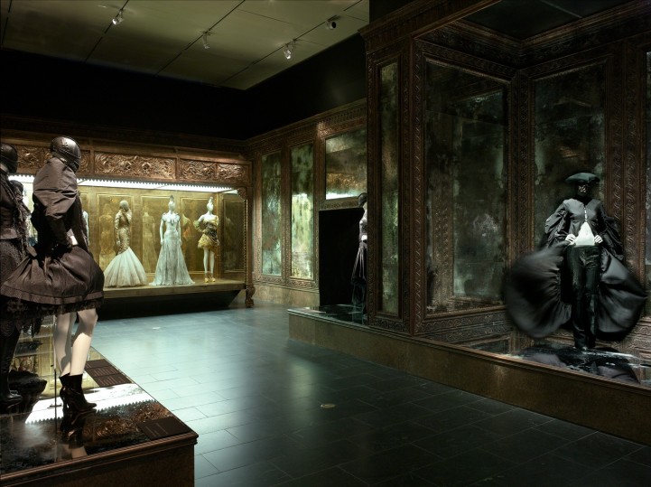 Alexander_McQueen_Savage_Beauty_04-721x540