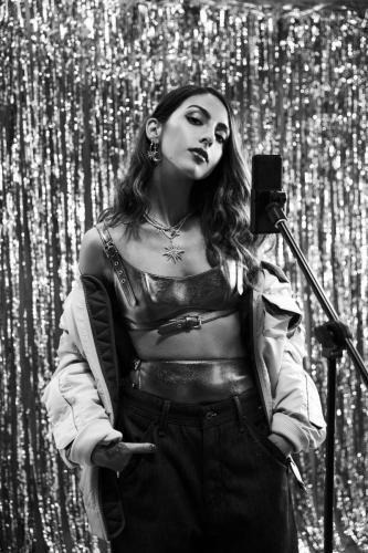 Blouson / Jeans :  G-Star Raw,  Culotte / Soutien Gorge : Seyit Ares,  Boucles d'oreilles / Collier : Thomas Sabo 