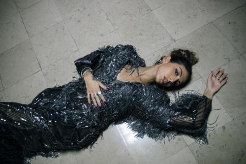 Combinaison : Seyit Ares,  Boucles d'oreilles : Hélène Zubeldia