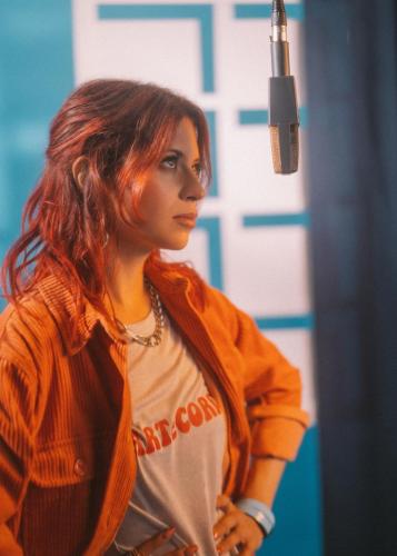 Veste : LeeT-shirt : DieselPantalon : VesqmojoChaussures : NodaletoBracelet : LouboutinBoucle d'oreille : Persta