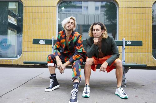 Veste : Kenzo,Veste : Saritekin,Pantalon : Kenzo,Short : Issey Miyake,Chaussures : Pierre Hardy,Colliers : C'est comme ça x Pas Sages,Collier : Thomas Sabo,Bagues : Thomas Sabo