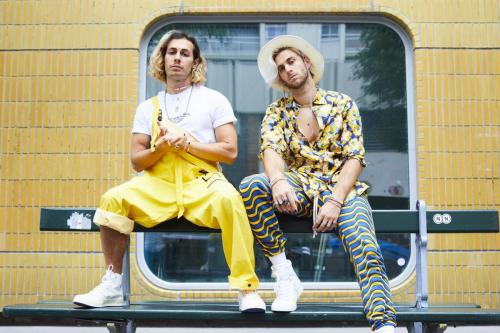 T-shirt : Atelier Beaurepaire Paris,Chemise : Napajiri,Salopette : i.t.f.a Project,Pantalon : Atelier Beaurepaire Paris,Chaussures : Converse chez Courir ,Chaussettes : Falke,Chaussures : Pierre Hardy,Chapeau : Isabelle Marant by Jane de Boy,Bagues : Thomas Sabo,Colliers : Thomas Sabo,Colliers : C'est comme ça x Pas Sages,Bracelet : Thomas Sabo